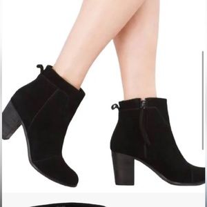 Pre-Loved  | TOMS | suede bootie | 8.5 | Black